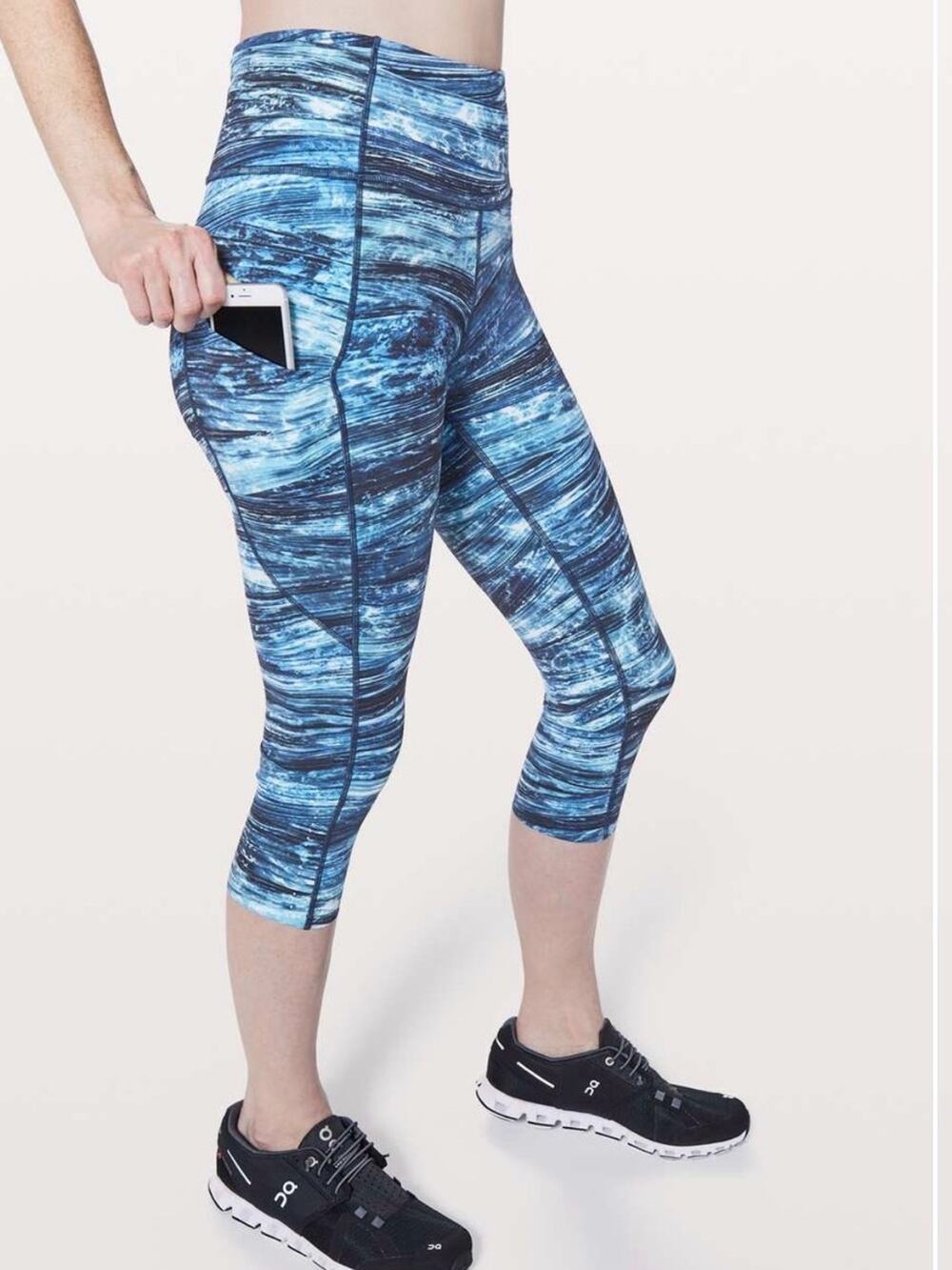 UEC LULULEMON Fast & Free Crop II *Nulux 19"
Shorelines Multi Blue SZ 6